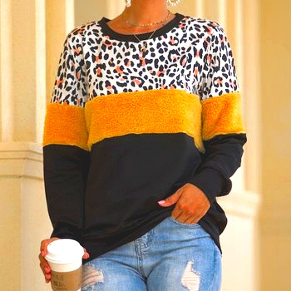 Suvimuga Sweaters - ⭐Suvimuga ⭐💛Yellow & Black Leopard Color Block Top